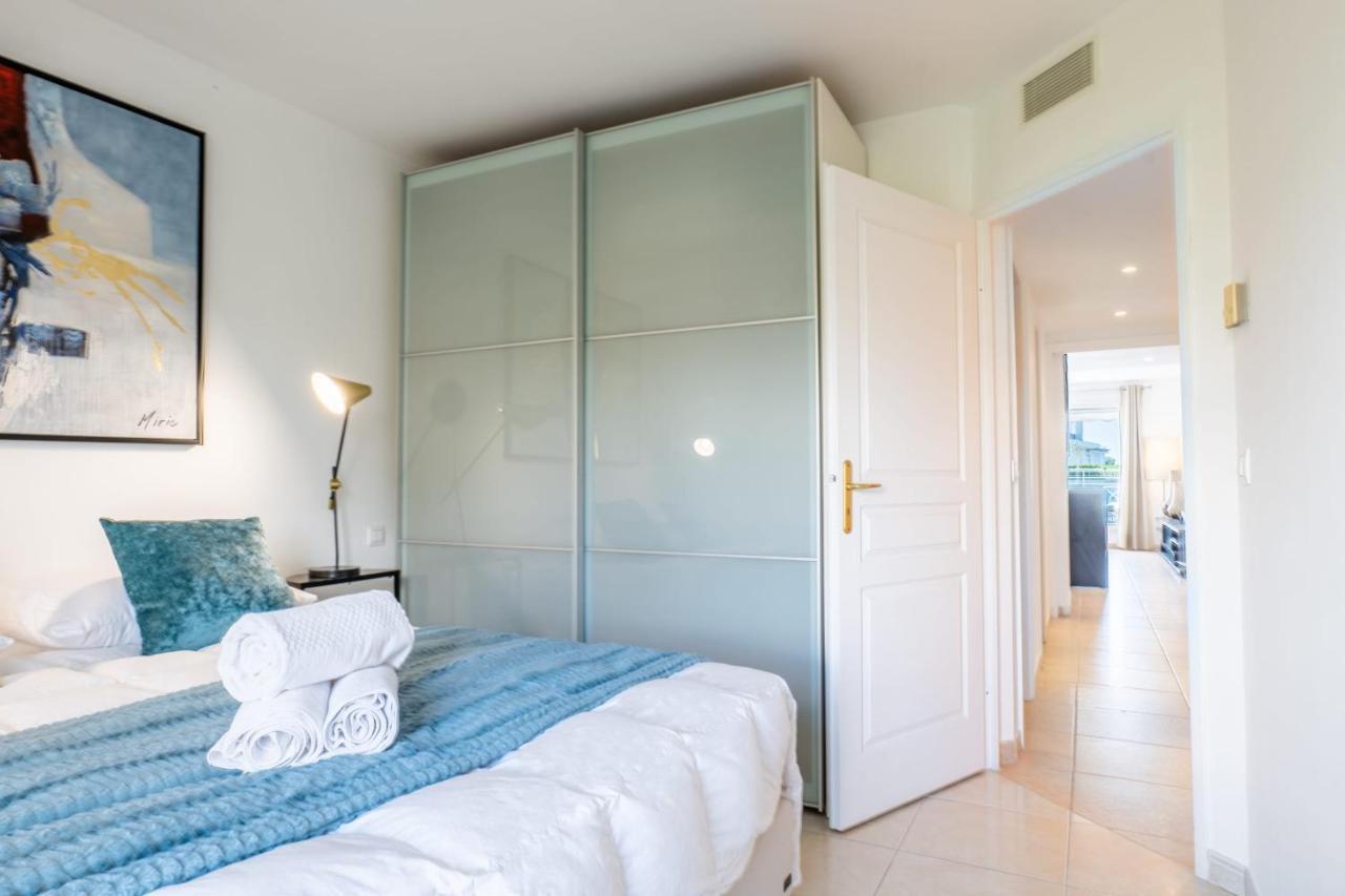 3-room Luxury With Pool And Sea View Steps From The Cannes