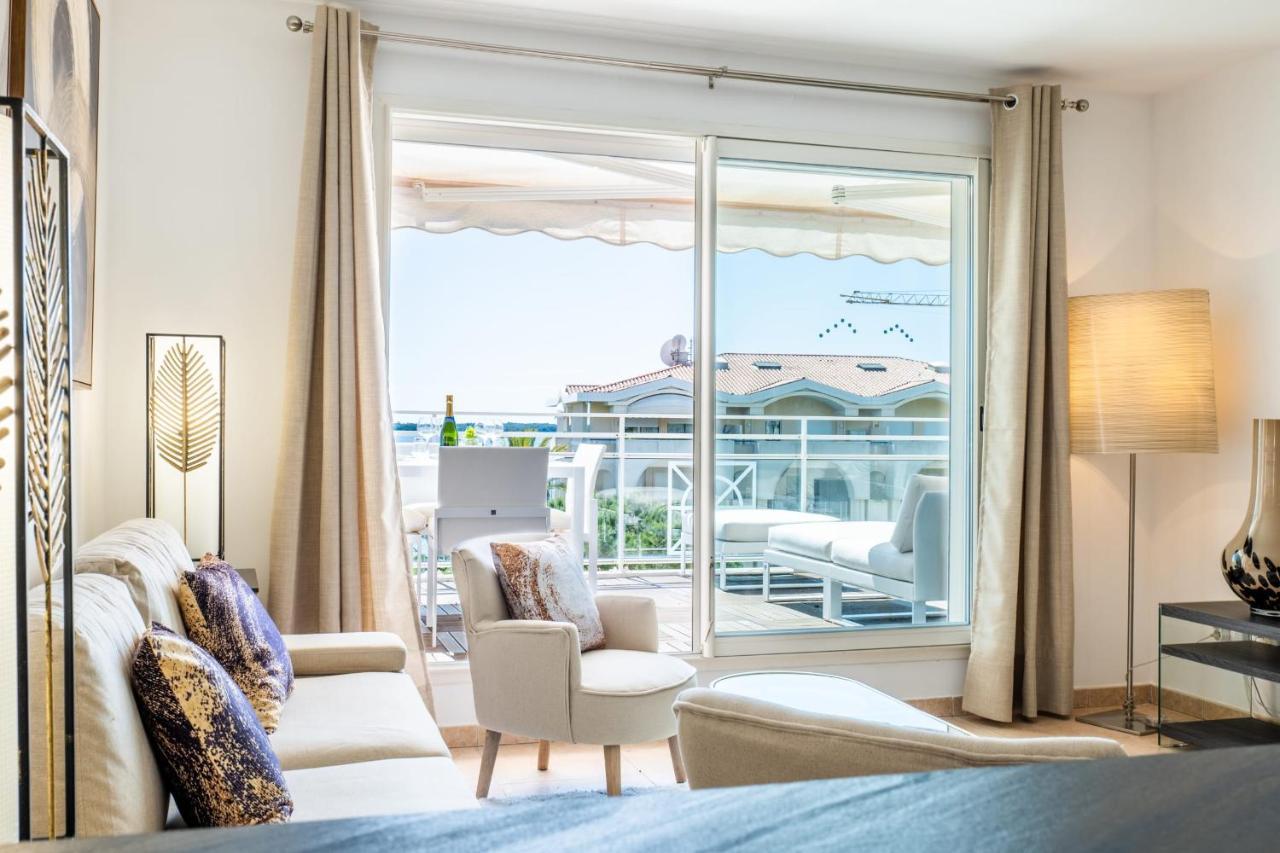 Apartment 3-room Luxury With Pool And Sea View Steps From The
