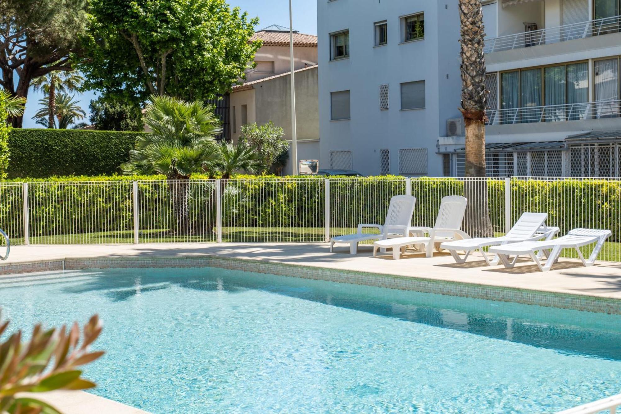 3-room Luxury With Pool And Sea View Steps From The Apartment Cannes